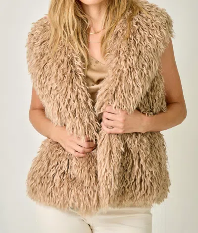 Mystree Shaggy Faux Fur Vest In Latte In Brown