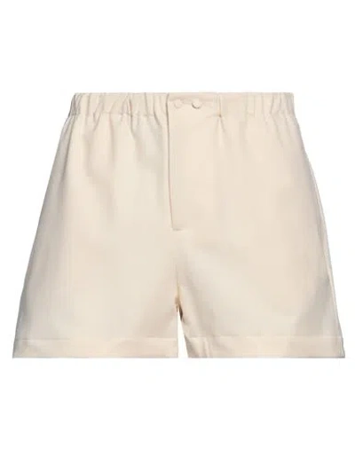 N°21 Woman Shorts & Bermuda Shorts Beige Size 6 Polyester, Wool, Elastane