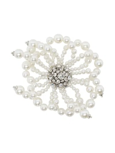 N°21 Flower Pearl Brooch In Metallic