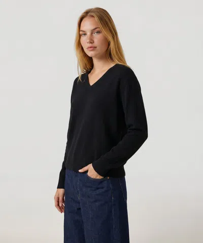 Naadam Cashmere V-neck Pullover In Black