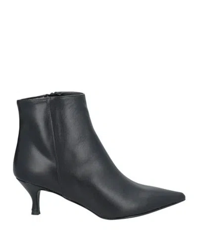 Nacrèe Woman Ankle Boots Black Size 8 Textile Fibers