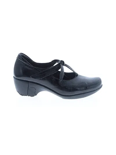 Pre-owned Naot Flats In Black