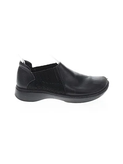 Pre-owned Naot Flats In Black