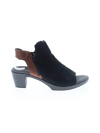 Pre-owned Naot Heels In Black