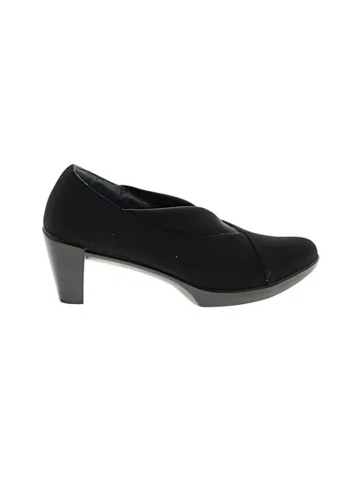 Pre-owned Naot Heels In Black