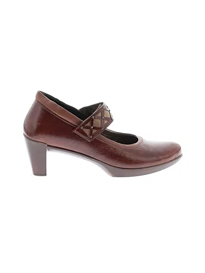 Pre-owned Naot Heels In Brown