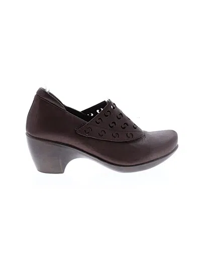 Pre-owned Naot Heels In Brown