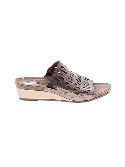 Pre-owned Naot Wedges In Tan