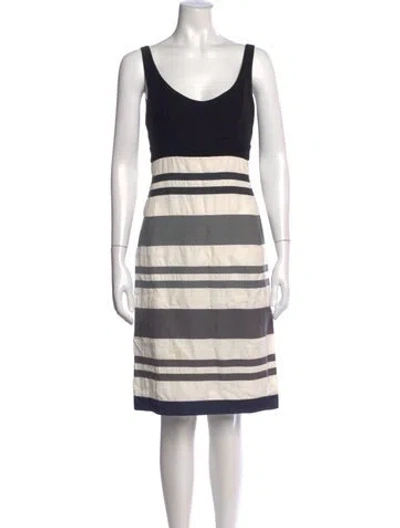 Pre-owned Narciso Rodriguez V-neck Knee-length Dress In Gray