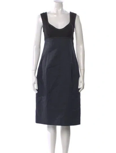 Pre-owned Narciso Rodriguez V-neck Knee-length Dress In Grey