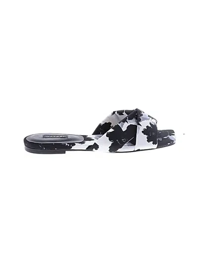 Pre-owned Natori Sandals In White