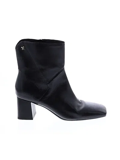Pre-owned Naturalizer Ankle Boots In Black