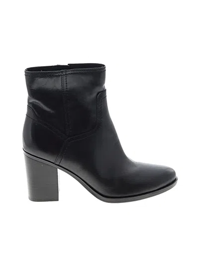 Pre-owned Naturalizer Ankle Boots In Black