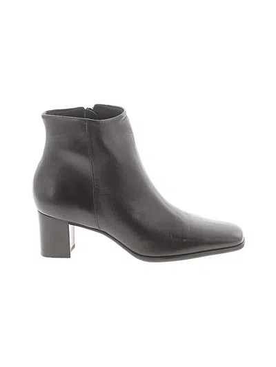 Pre-owned Naturalizer Ankle Boots In Black