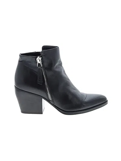 Pre-owned Naturalizer Ankle Boots In Black