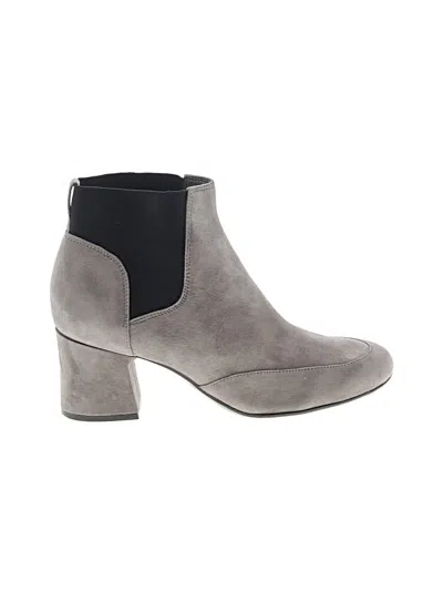 Pre-owned Naturalizer Ankle Boots In Gray