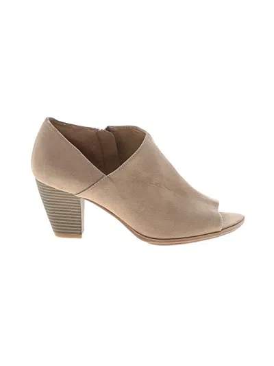 Pre-owned Naturalizer Ankle Boots In Tan