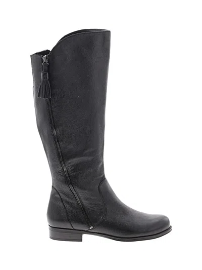 Pre-owned Naturalizer Boots In Black