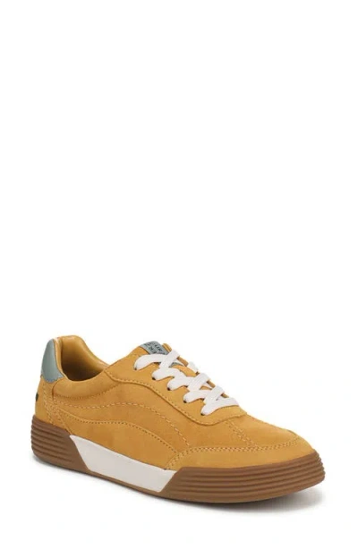 Naturalizer Cami Sneaker In Orange