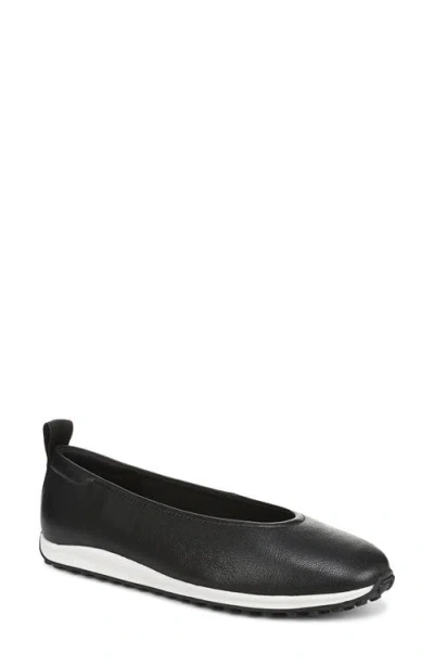 Naturalizer Carla Sport Flat In Black