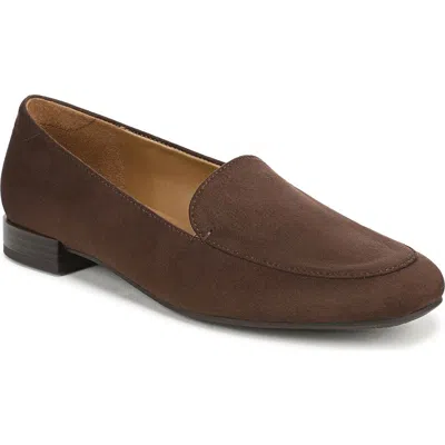 Naturalizer Dahlia Loafer In Brown
