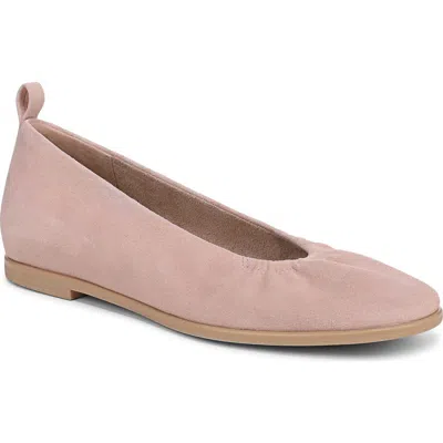 Naturalizer Estie Flat In Cameo Pink Suede