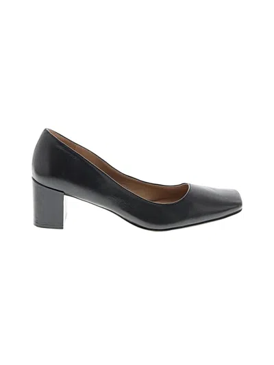 Pre-owned Naturalizer Flats In Black