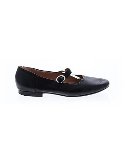 Pre-owned Naturalizer Flats In Black