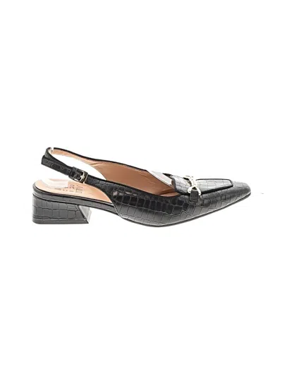 Pre-owned Naturalizer Flats In Black
