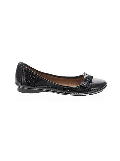Pre-owned Naturalizer Flats In Black