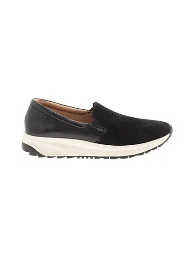 Pre-owned Naturalizer Flats In Black