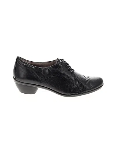 Pre-owned Naturalizer Flats In Black