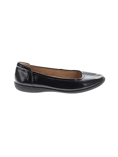 Pre-owned Naturalizer Flats In Black