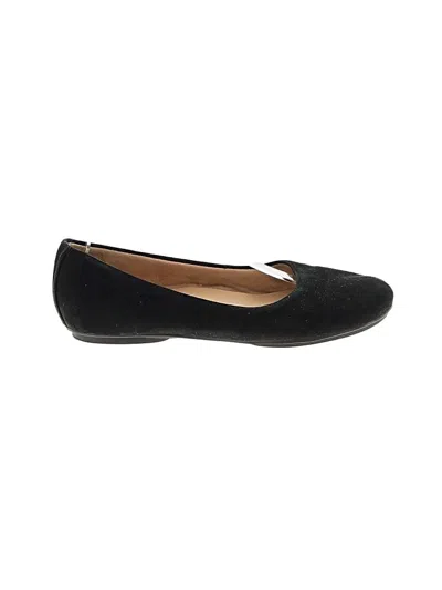 Pre-owned Naturalizer Flats In Black