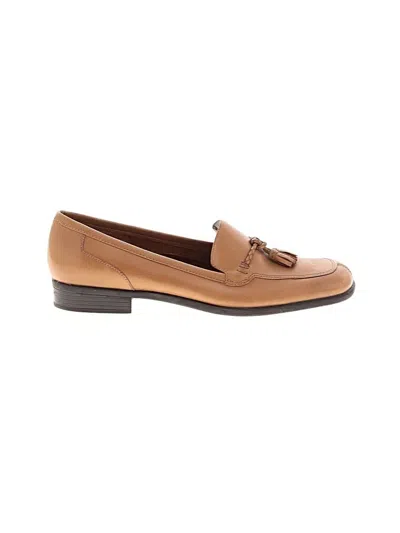 Pre-owned Naturalizer Flats In Brown