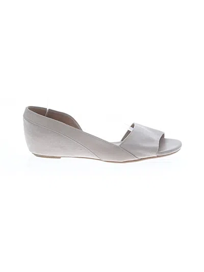 Pre-owned Naturalizer Flats In Brown
