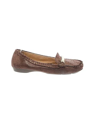 Pre-owned Naturalizer Flats In Brown