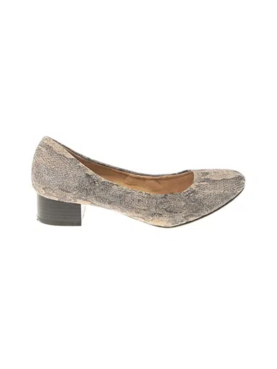 Pre-owned Naturalizer Flats In Brown