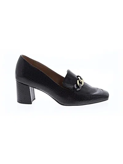 Pre-owned Naturalizer Flats In Brown