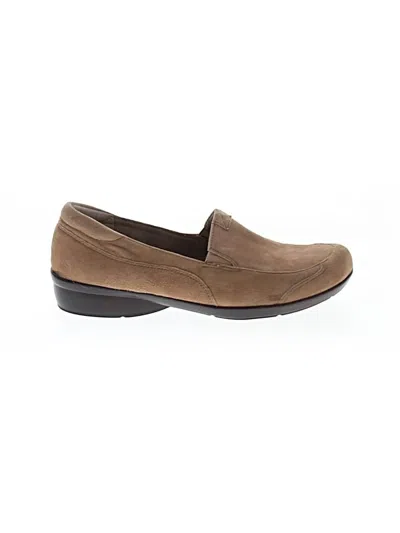 Pre-owned Naturalizer Flats In Brown