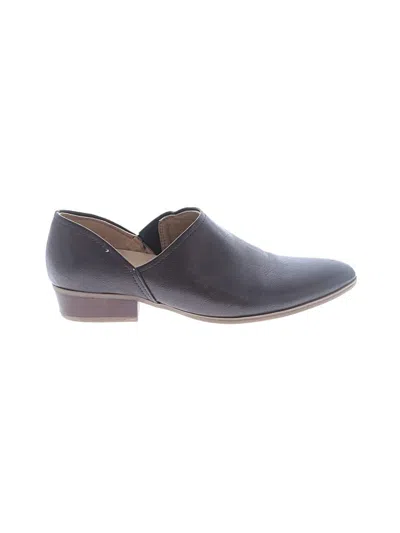 Pre-owned Naturalizer Flats In Brown