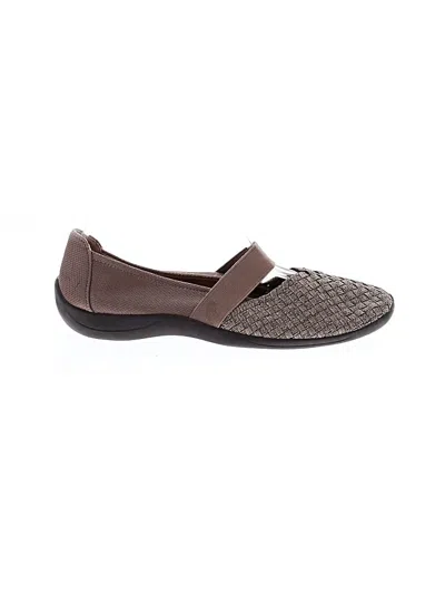 Pre-owned Naturalizer Flats In Brown