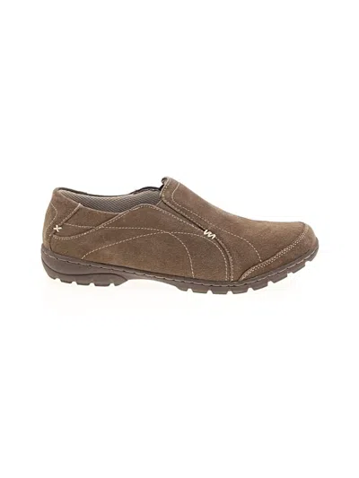 Pre-owned Naturalizer Flats In Brown