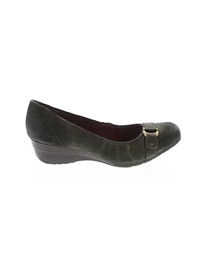Pre-owned Naturalizer Flats In Green