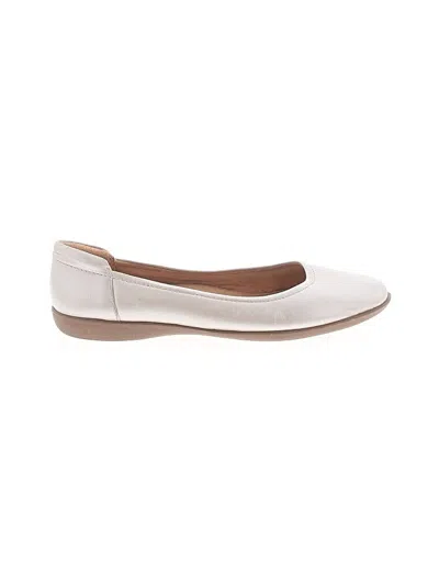 Pre-owned Naturalizer Flats In Ivory