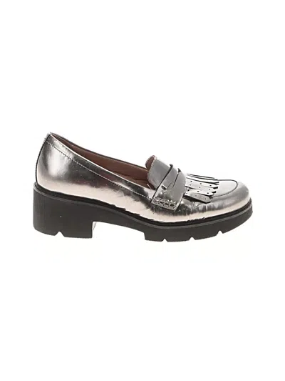 Pre-owned Naturalizer Flats In Silver