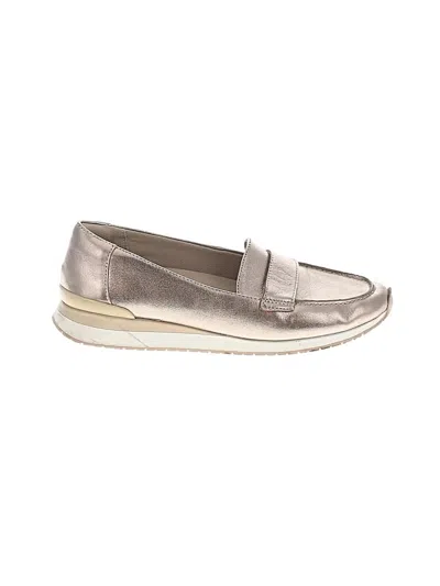Pre-owned Naturalizer Flats In Silver