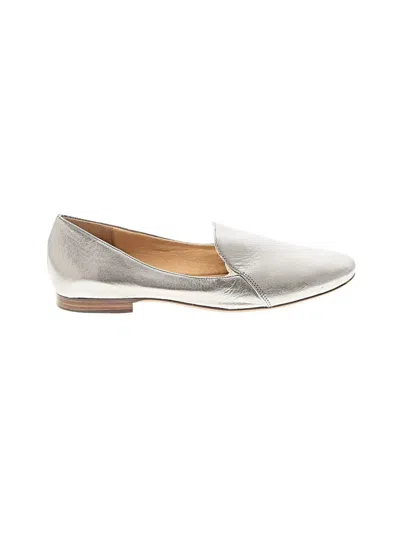 Pre-owned Naturalizer Flats In Silver