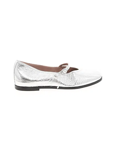 Pre-owned Naturalizer Flats In Silver
