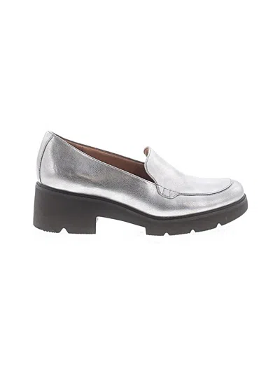 Pre-owned Naturalizer Flats In Silver
